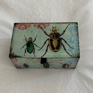Colorful Glass Overlay Beetle Design Box